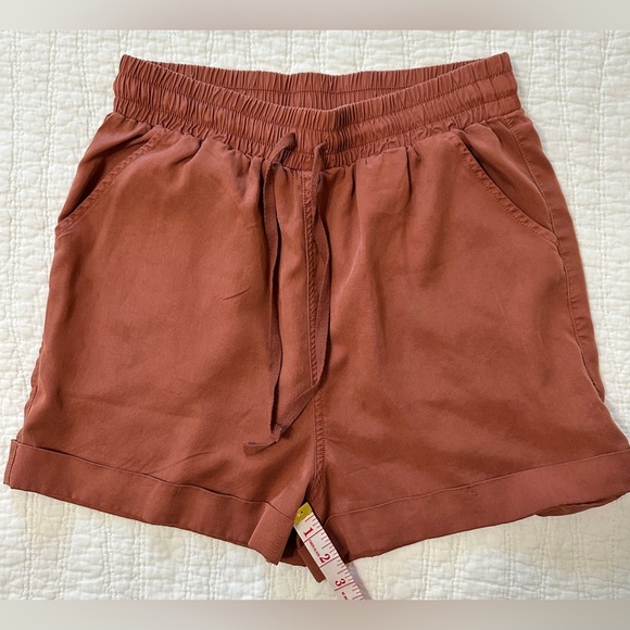 Universal Thread high rise relaxed fit shorts size small - Picture 9 of 10